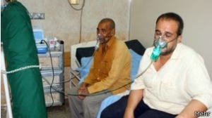 Ahwazi citizens who were admitted to hospitals due to difficulty in breathing after dust storms